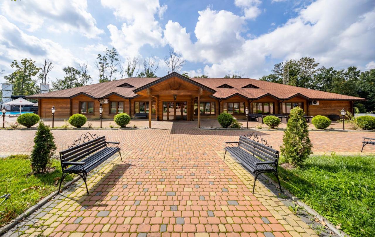 Otaman Resort Pasiky-Zubryts'ki Exterior photo